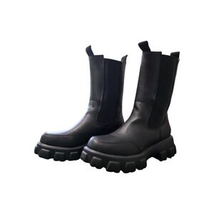 Journee Collection Women's Vista Lug Sole Chunky Black Chelsea Boots Size 7.5